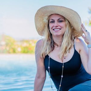 Meet your Posher, Dina